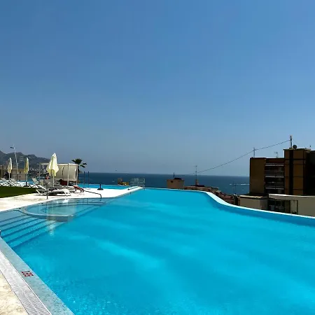 Luxury With Stunning Sea Views In Sunset Cliff Apartment